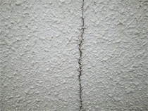 壁のひび割れ